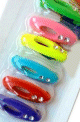 Pack de 6 jolies epingles multicolores en plastique avec deux diamants