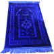 Grand tapis de luxe epais couleur bleu roi avec motifs discrets indiquant la qibla