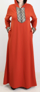 Robe longue type abaya marocaine pour femme avec capuche et motifs dores - Couleur rouille
