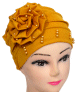 Bonnet perle avec une large fleur sur le cote de couleur jaune moutarde unie