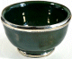 Bol moyen en poterie marocain de couleur vert fonce emaille et cercle de metal argente