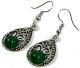 Boucles d'oreilles pendantes en metal argente cisele serties de pierres vert fonce
