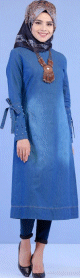 Tunique longue en jean fonce et delave (Vetement tendance pour femme musulmane voilee)