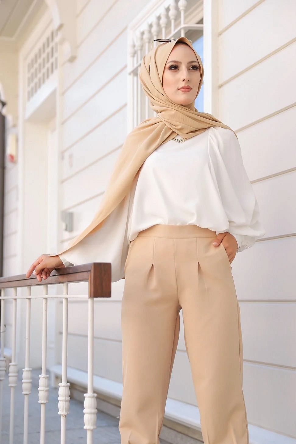 Pantalon femme classique et casual (Boutique hijab en ligne) - Couleur  beige - Prêt à porter et accessoires sur