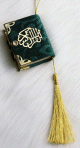 Pendentif Mini-Coran recouvert de velours avec partie doree (Decoration Islam) - Couleur Vert
