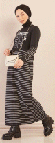 Robe à rayures banches style moderne et décontracté (Modest Fashion 2025) - Couleur noir Robe a rayures banches style moderne et decontracte (Modest Fashion 2025) - Couleur noir