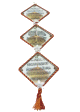 Tableaux decoratifs pendentifs en forme de losange tisses en orange et jaune sur le cadre avec versets coraniques