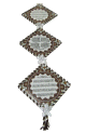 Tableaux decoratifs pendentifs en forme de losange tisses en marron et blanc sur le cadre avec versets coraniques